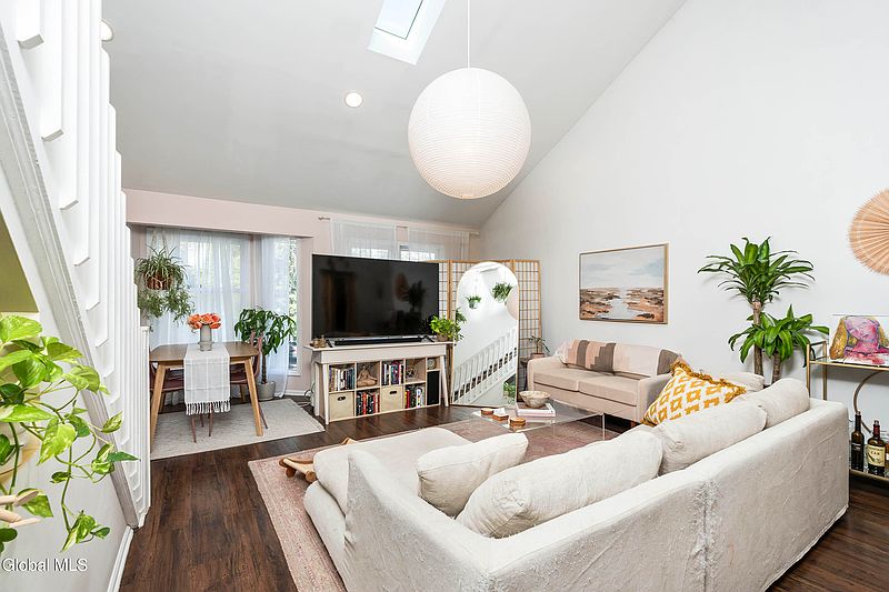 3rd image of 202 Jefferson Street