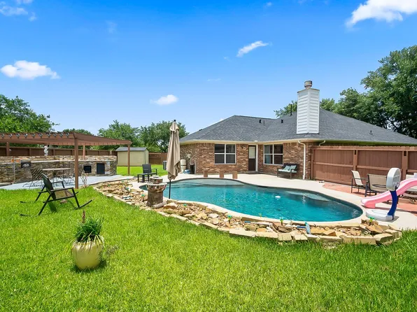418 Sun River Ln, Dickinson, TX 77539