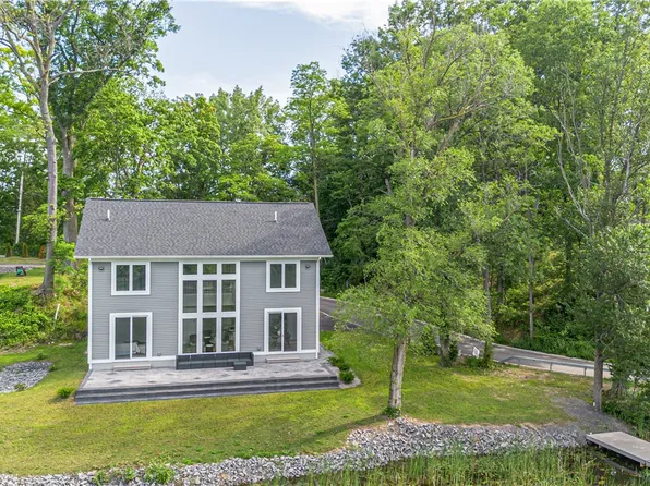 673 Seneca Rd, Rochester, NY 14622