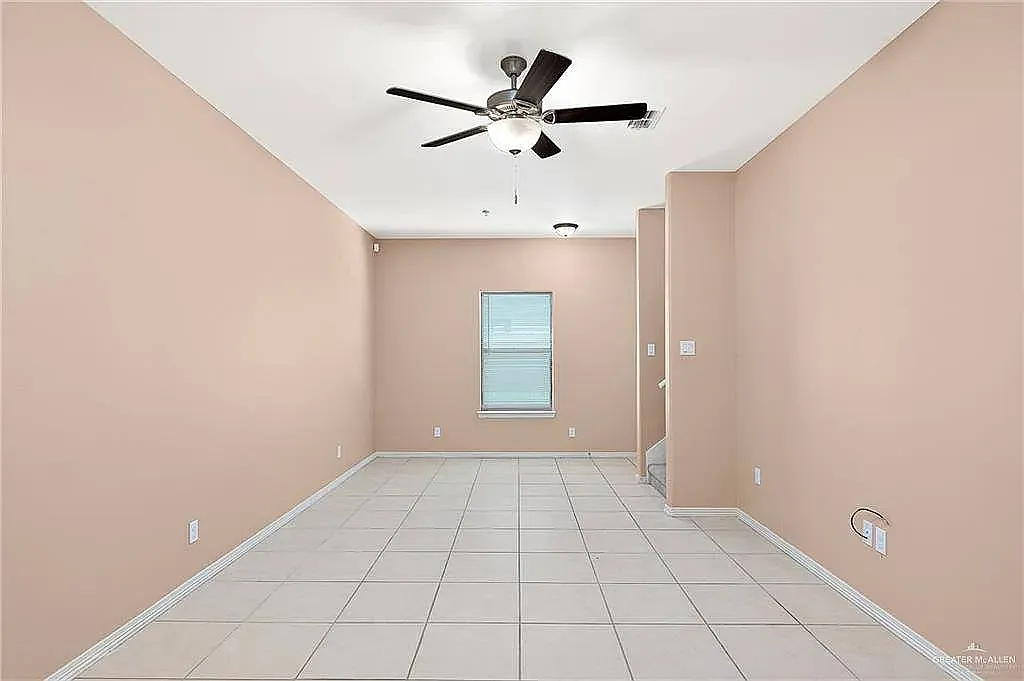 2 bed, 950 sqft, $858 — Photo 2