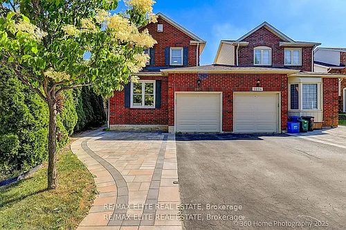 2032 Glenada Cres Photo 1