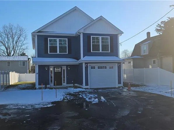 18 Chiswick Rd, Warwick, RI 02889