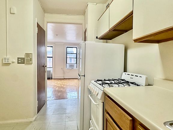 4th image of 1585 1st Ave APT 5B