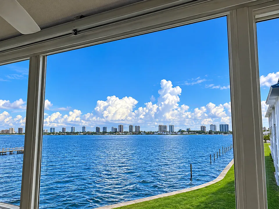 2936 Lake Shore Dr #309