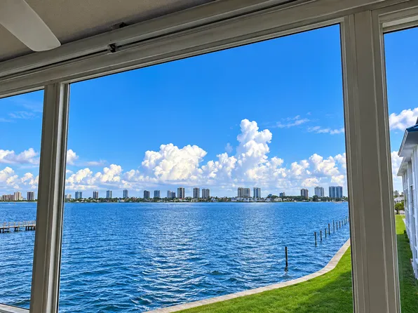 2936 Lake Shore Dr APT 309, Riviera Beach, FL 33404