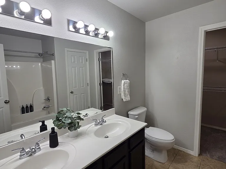 907 SW River Rock St — Photo 17