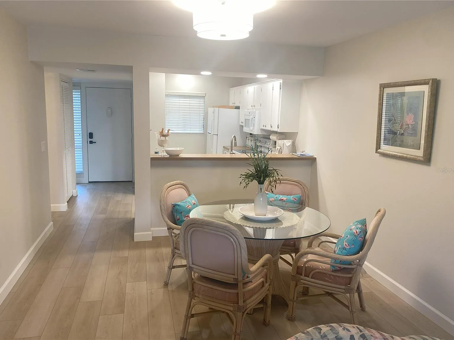 2 bed, 1013 sqft, $1,700 — Photo 3