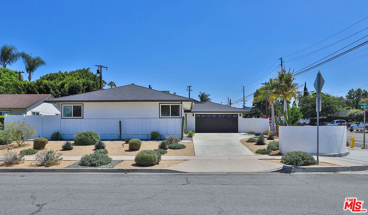 3 bed, 2.0 bath, 1519 sqft, $7,500 — Photo 2