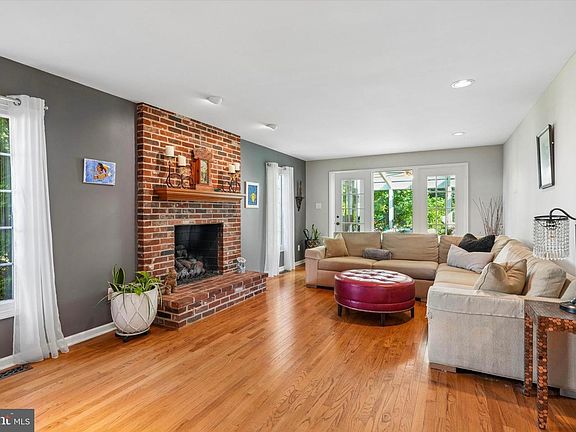 5th image of 234 Trianon Ln