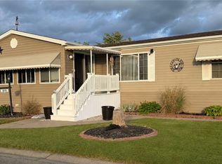1019 Ridgewood Dr, Lockport, NY 14094