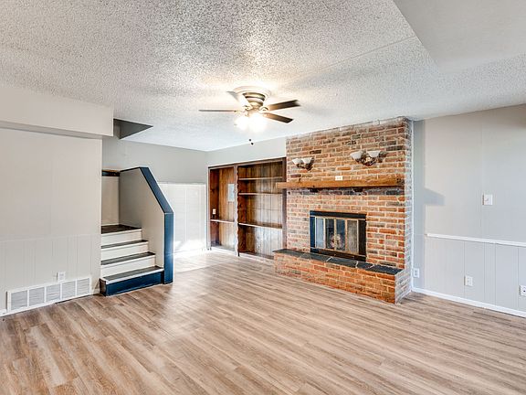 3rd image of 7028 Oak Park Dr