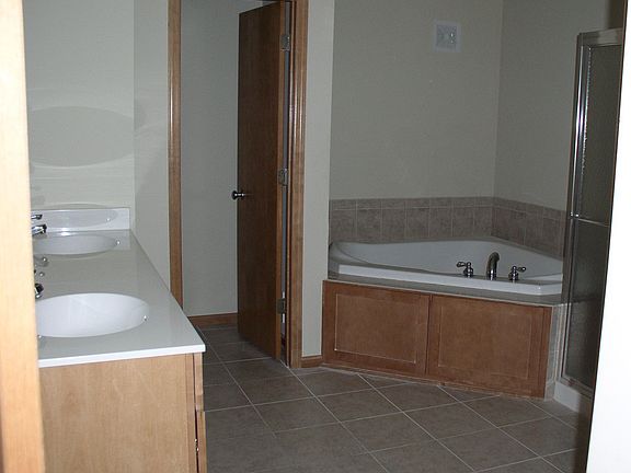 master bath with jacuzzi tub