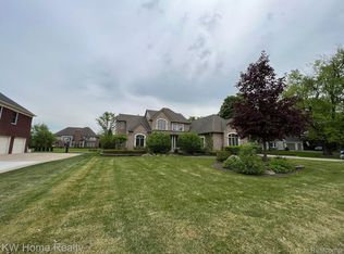 19060 Wayne Rd E, Livonia, MI 48152