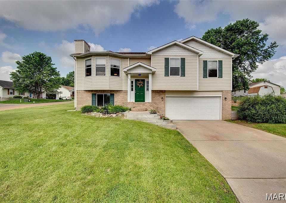1st image of 707 Hawthorne Dr