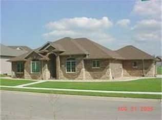 2440 Hilton Springs Dr, Dubuque, IA 52002