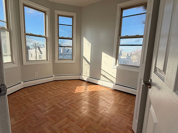 4th image of 675 Kennedy Blvd APT 1