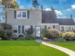 60 Club Ln, Levittown, NY 11756