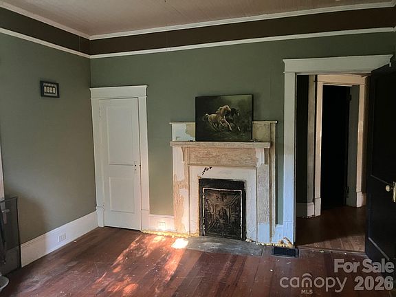3rd image of 2715 Hollis Rd