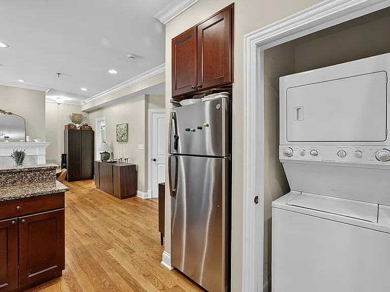 Hinman Court Condos — Photo 31