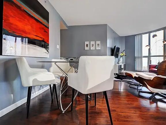 4th image of 588 Broughton St #606