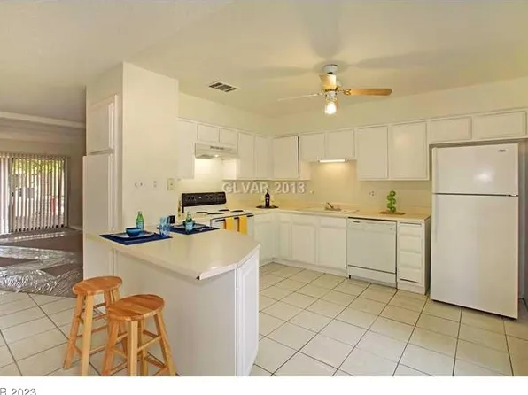 668 Rolling Green Dr, Las Vegas, NV 89169