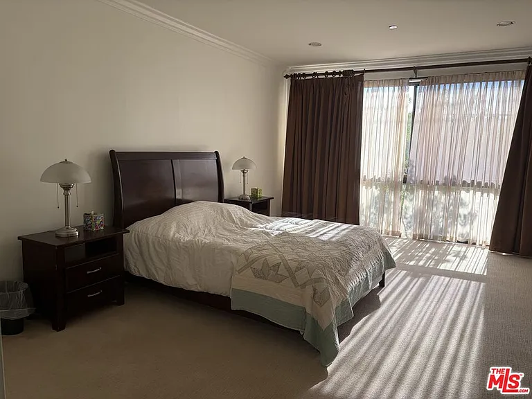 125 N Gale Dr #204 — Photo 14