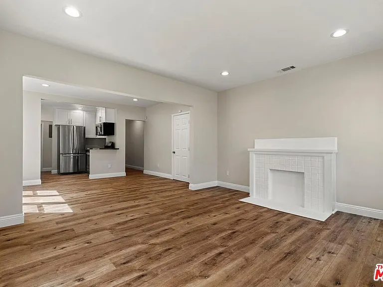 747 N Wilton Pl — Photo 4