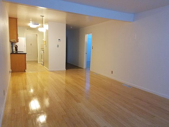 3rd image of 2379 Greendale Dr