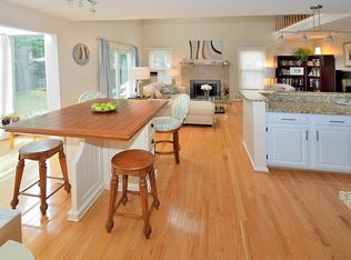 21744 Pinewood Ct, Sterling, VA 20164