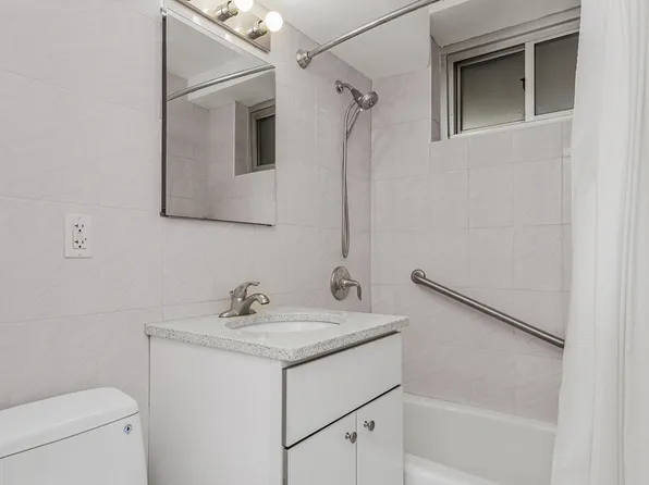 215 Park Row image 5 of 6