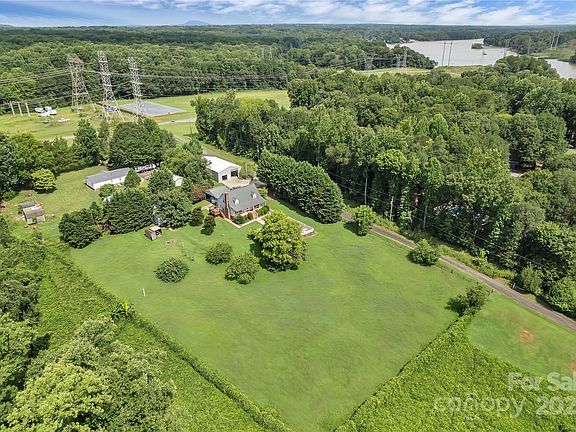 2nd image of 110 Oakcrest Dr