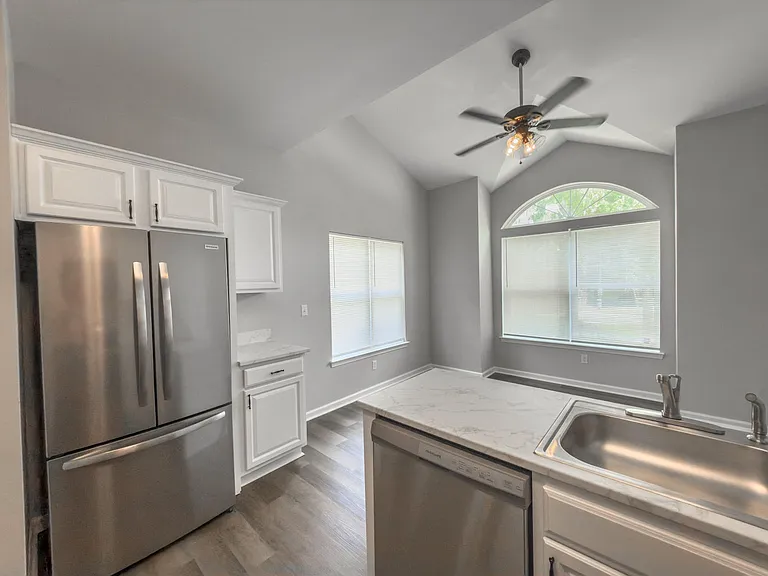 251 Grand Oaks Dr — Photo 12