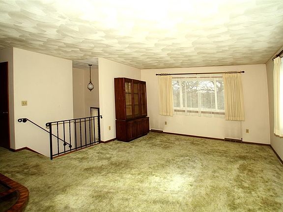 3rd image of 621 Hill Ave