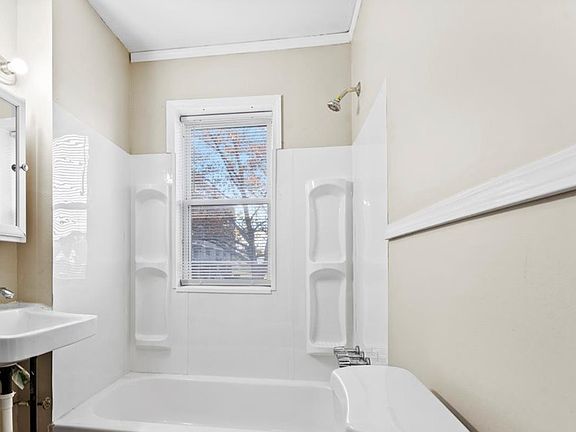 4th image of 7100 Freda St #106