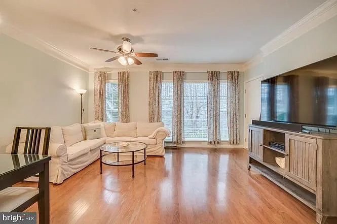 2291 Kew Gardens Dr — Photo 2