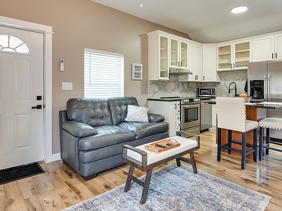 3rd image of 703 38th Ave N #703