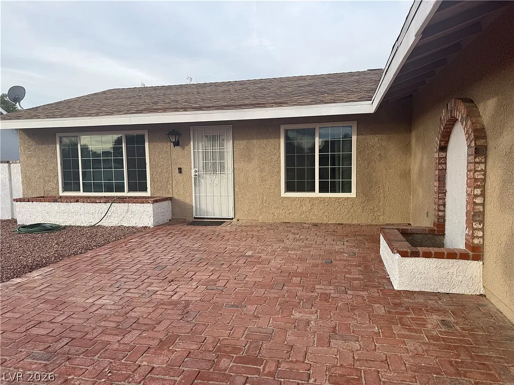 3 bed, 2.0 bath, 1231 sqft, $2,150 — Photo 2