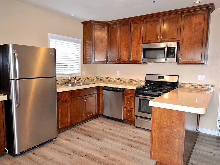 North Park 2 Bed 2 Bath Apartment! Includes 1 Car Garage + 1 Parking Space + Complimentary Washer... — Photo 8