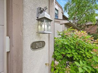 203 Bright Ridge Dr, Schaumburg, IL 60194