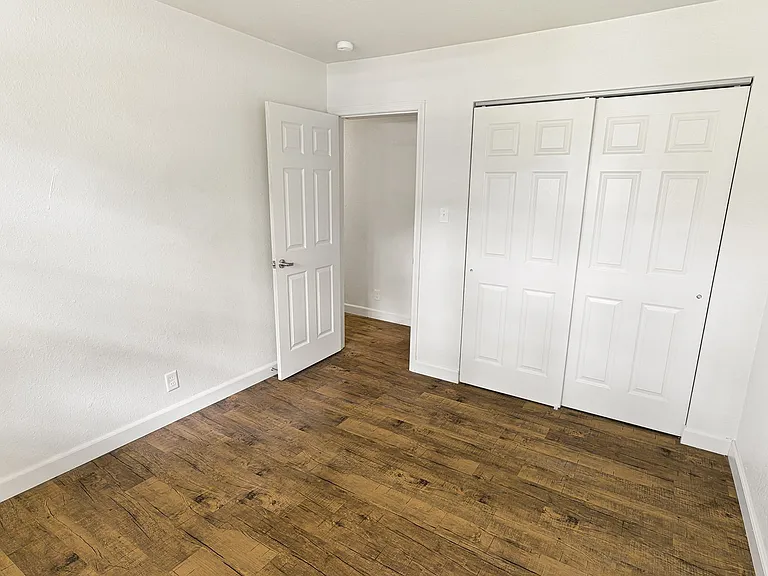 Green Door Apartments — Photo 158