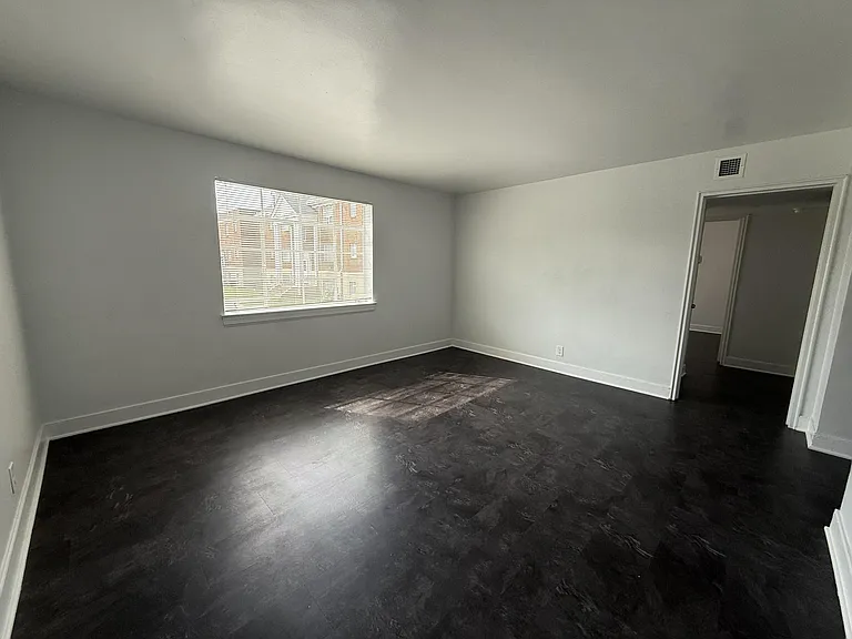 2331 Memorial Ave SW #10 — Photo 2