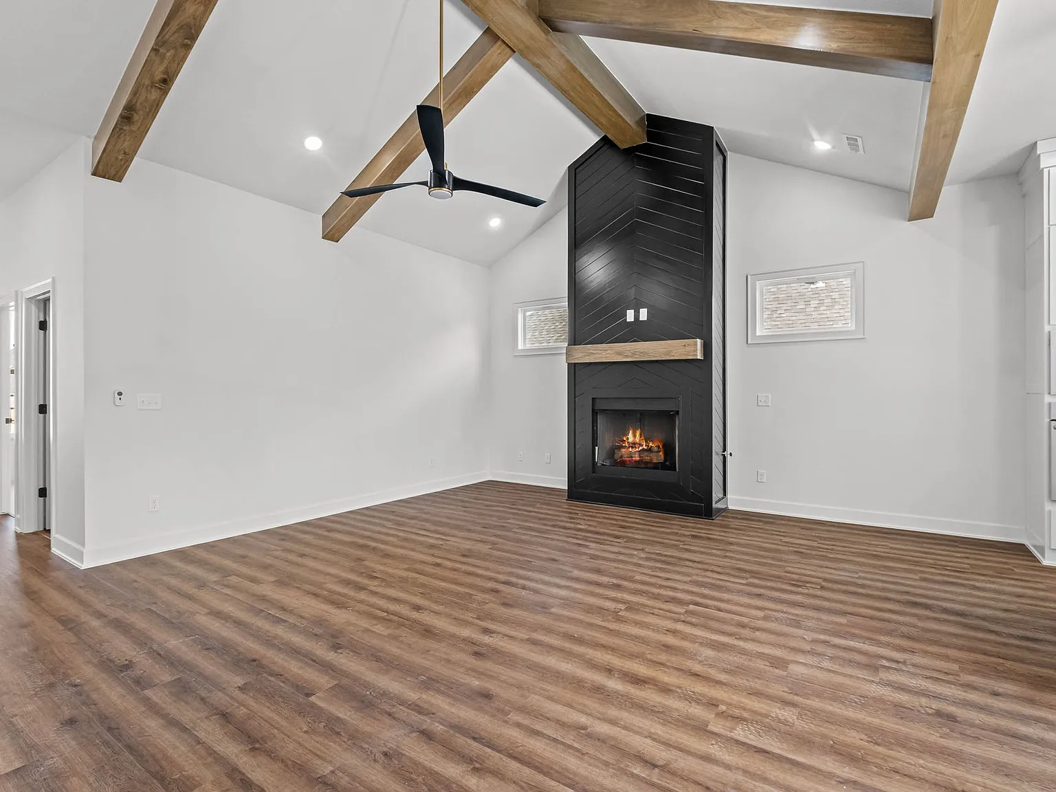 4 bed, 2484 sqft, $2,850 — Photo 3