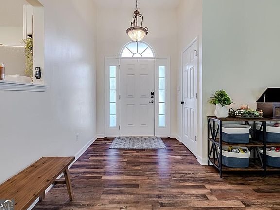 4th image of 145 Abigail Cir