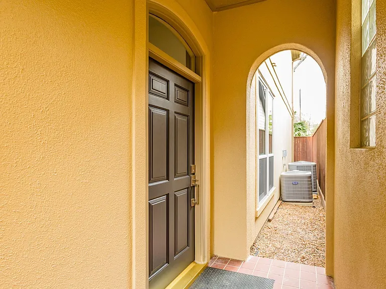 2504 Park St #B — Photo 3