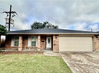 1813 Green Oak Dr, Gretna, LA 70056
