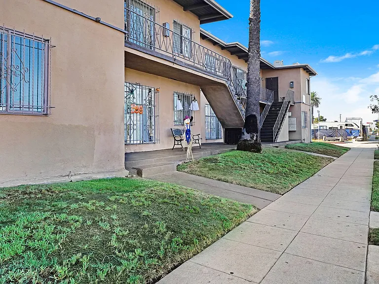 8451 S Normandie Ave — Photo 11