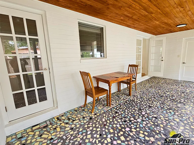 475 Riverside Dr — Photo 32