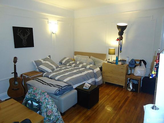 2nd image of 3216 Crescent St APT C3