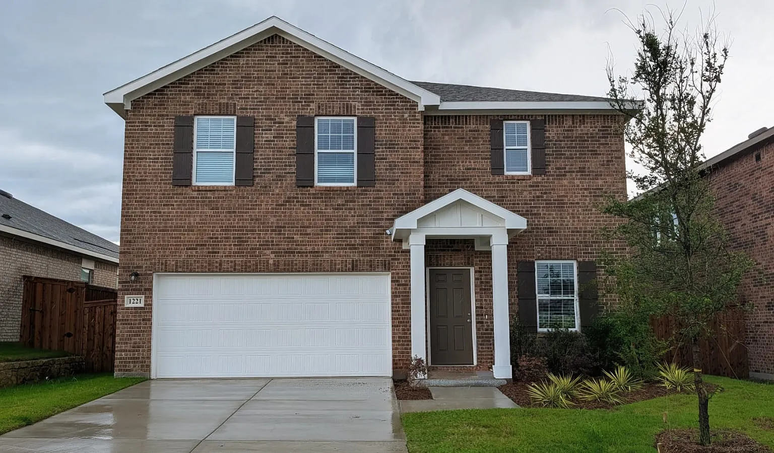 4 bed, 2.5 bath, 2338 sqft, $2,995 — Photo 1