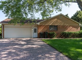 2143 Elkhorn Dr, Rochester Hills, MI 48307